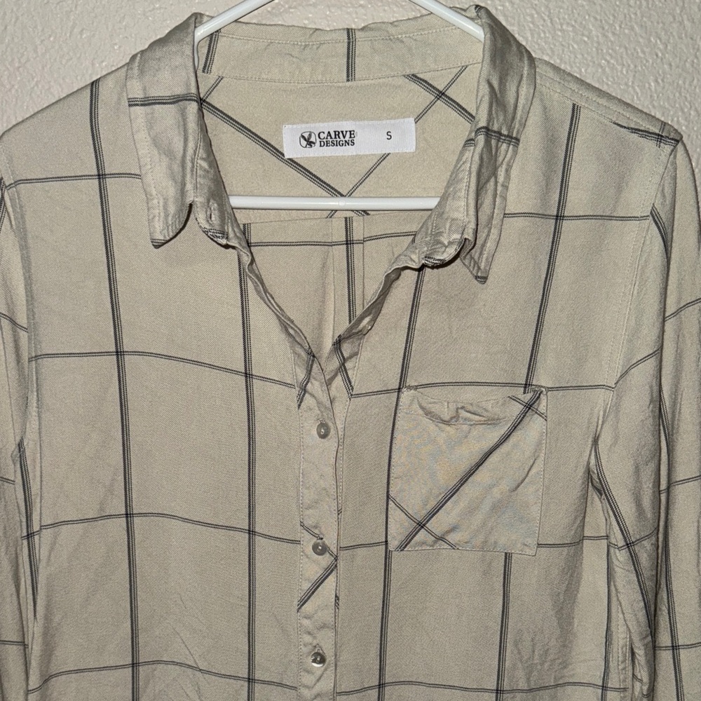 Carve Designs Tan & Gray Plaid Button Down Shirt Flannel sz Small - Picture 3 of 4
